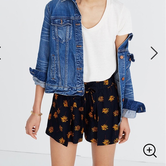 Madewell Pants - Madewell Daisy Pull on tie shorts